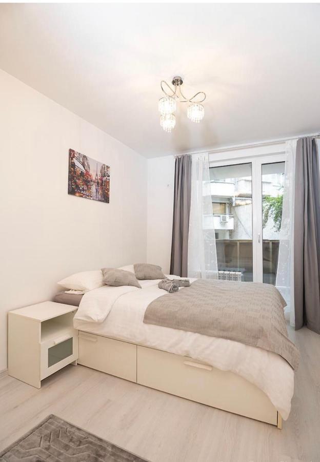 Luxury & Free Parking Apartment